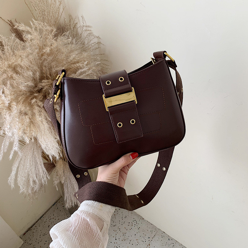 Γυναικεία τσάντα με πόρπη σε τέσσερα χρώματα