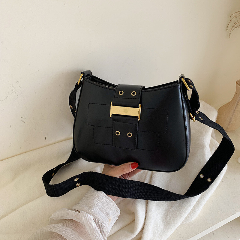 Γυναικεία τσάντα με πόρπη σε τέσσερα χρώματα