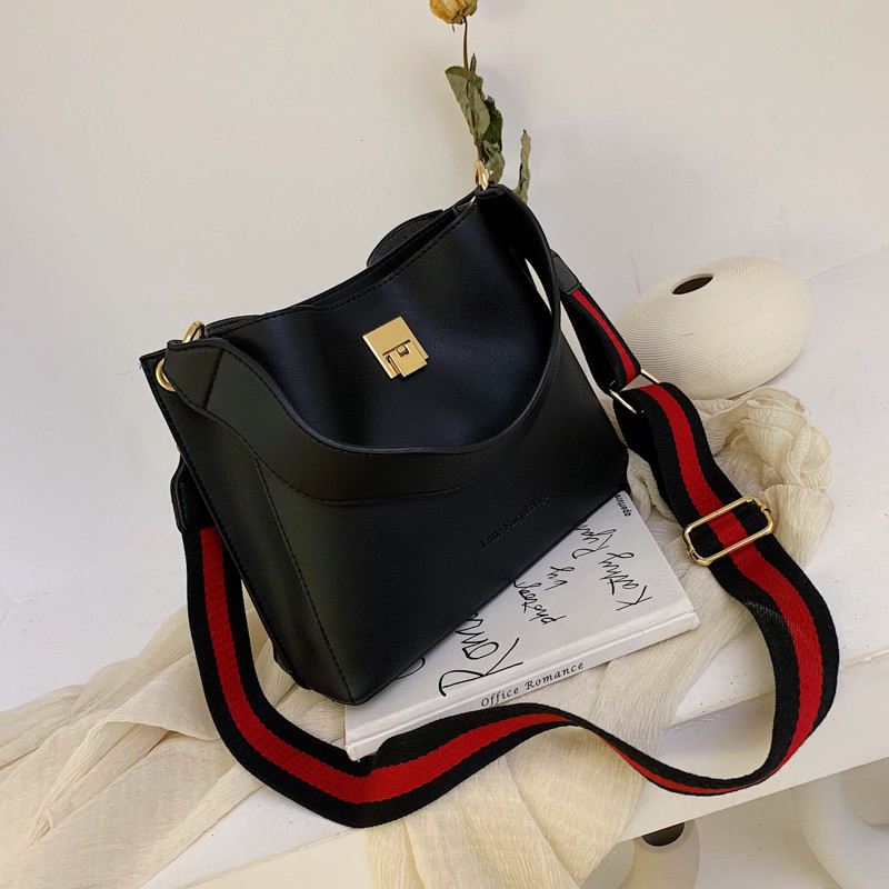 Eko bőrből készült stílusos női táska négy színben