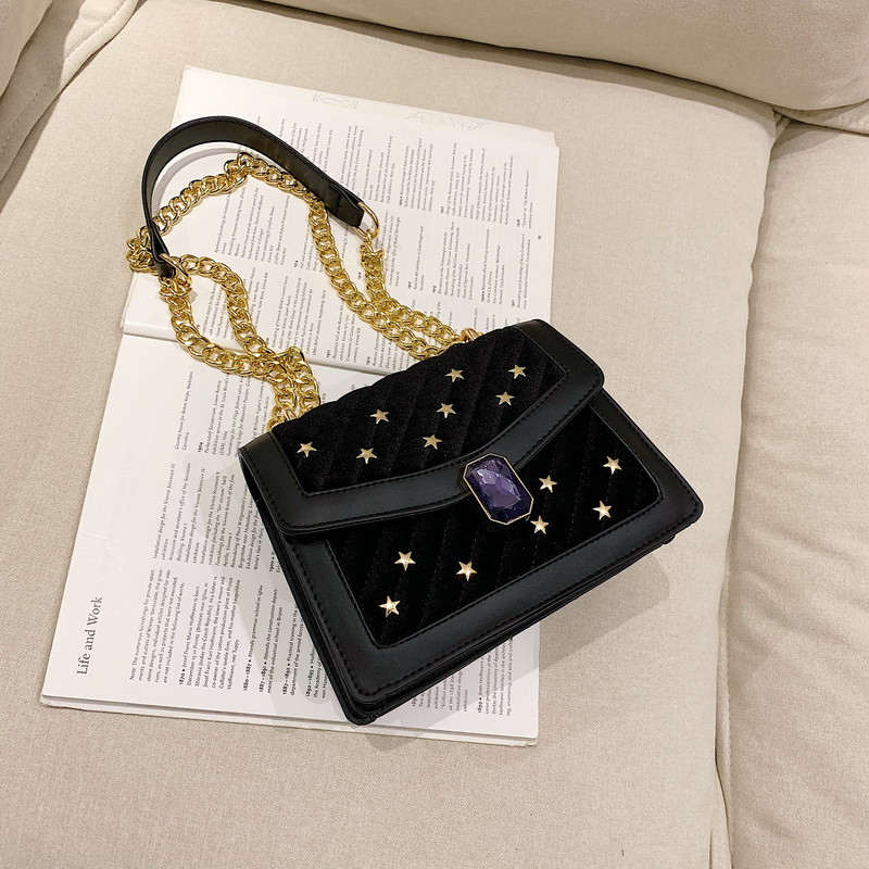 Geanta de dama eleganta cu lant metalic in patru culori