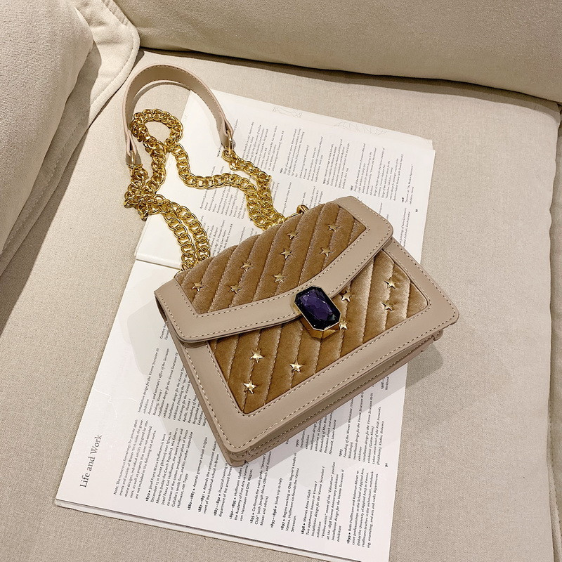 Geanta de dama eleganta cu lant metalic in patru culori