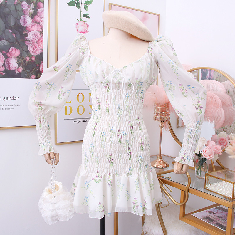 Új modell női ruha spitz nyakkivágással, fekete-fehér színben