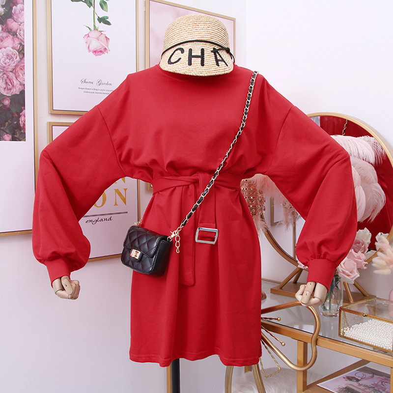 Alkalmi női ruha O-nyakkal és övvel - többféle színben