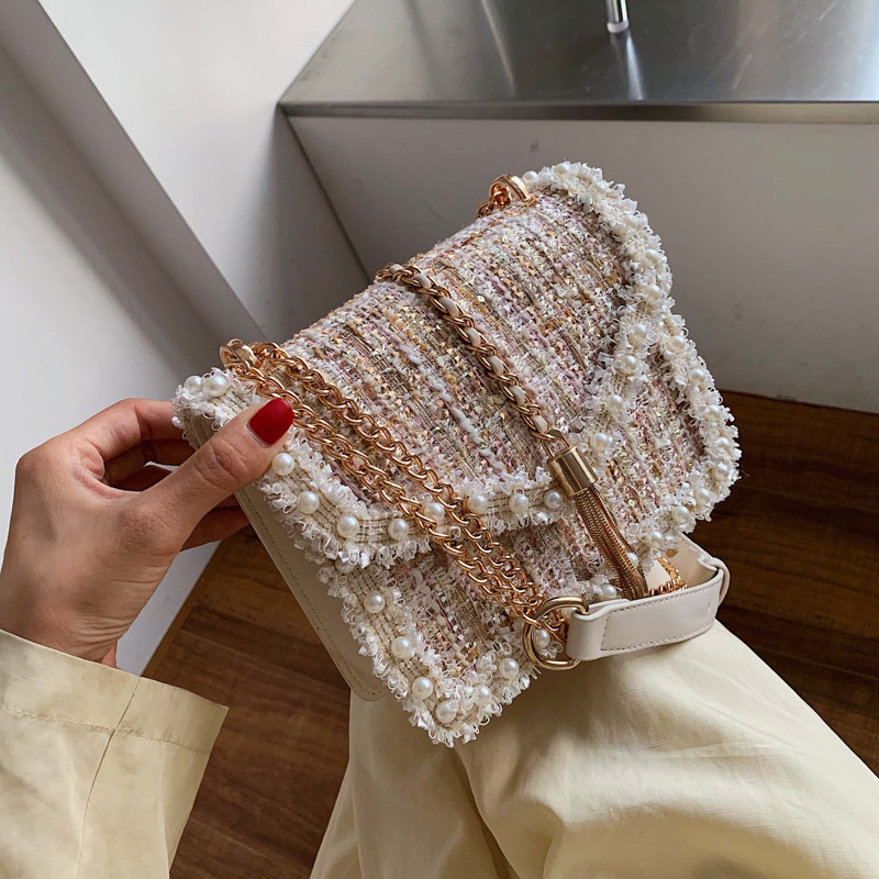 Κομψή γυναικεία τσάντα με διακόσμηση πέρλες