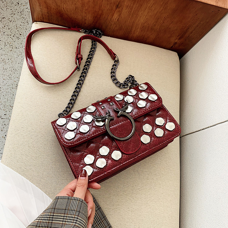 Geanta de dama cu elemente metalice in mai multe culori