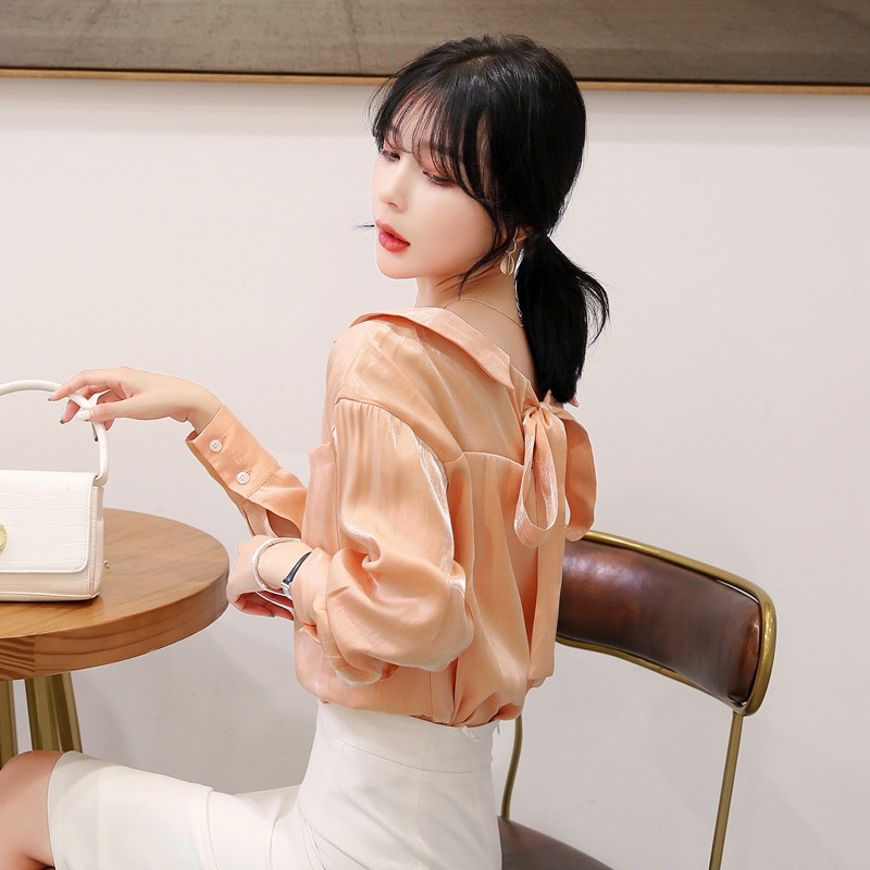 Elegáns női ing zsebbel és spitz nyakkivágással