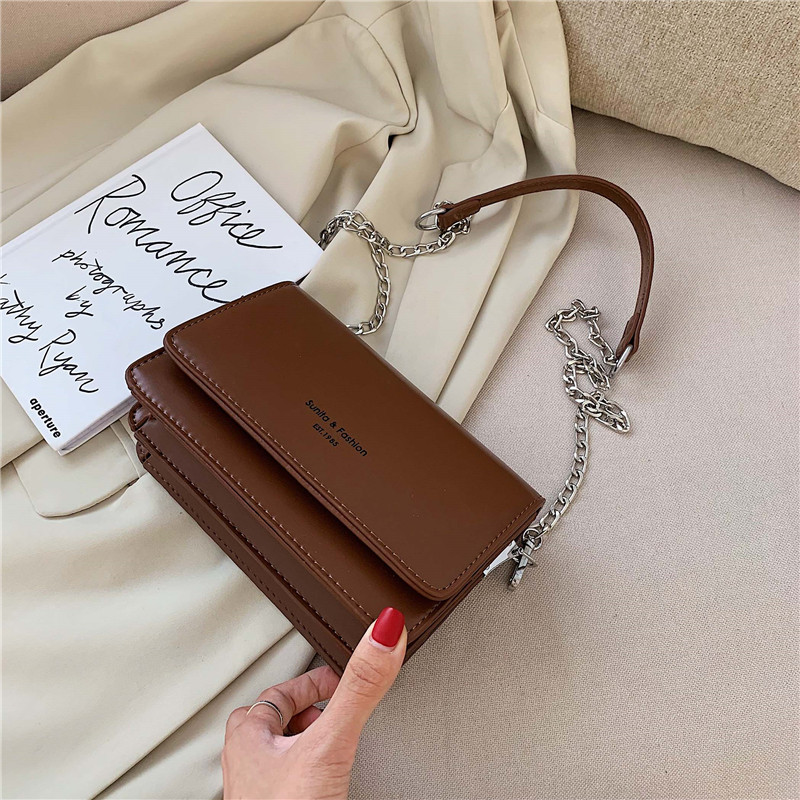 Modern női táska lánccal, négy színben