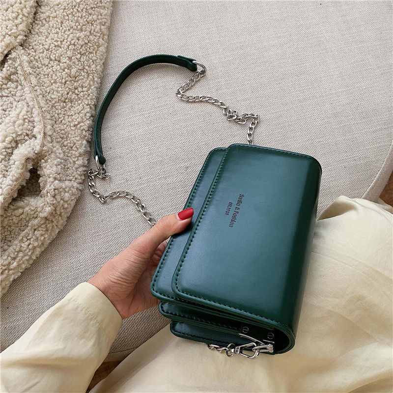 Modern női táska lánccal, négy színben