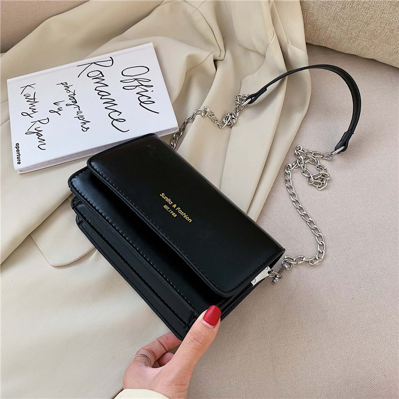 Modern női táska lánccal, négy színben