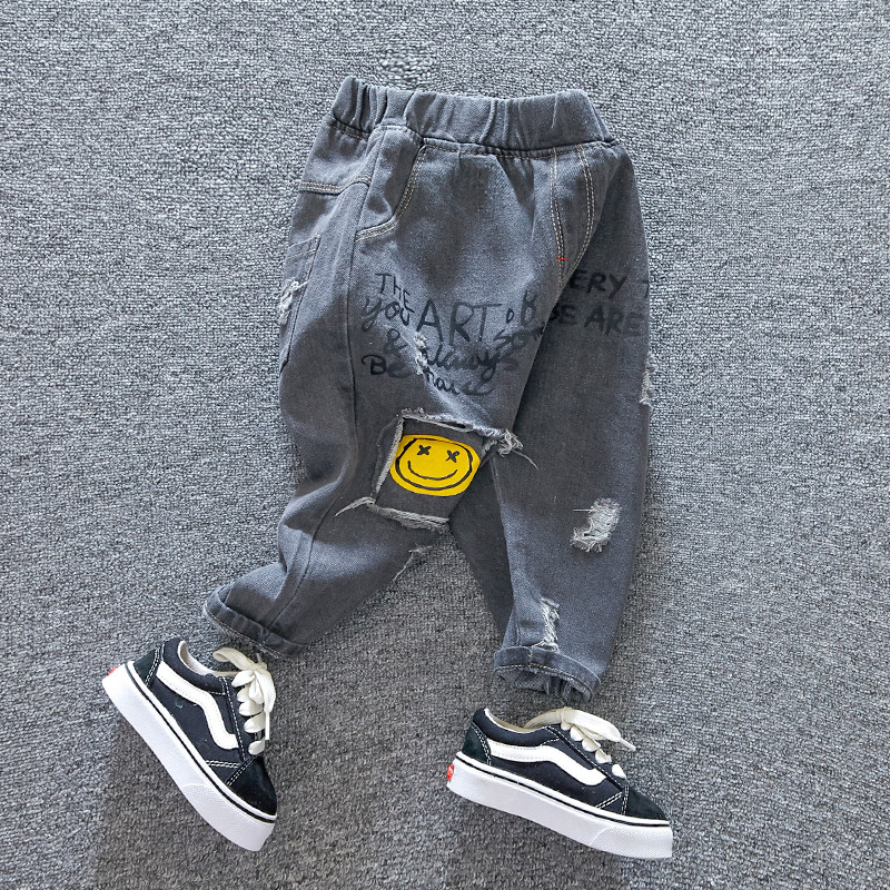 Blugi de copii actuali in doua culori cu aplicatie pentru baieti