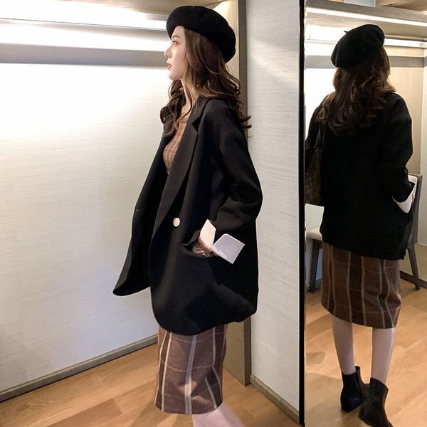 Modern női kabát spitz nyakkivágással, rózsaszín és fekete színben