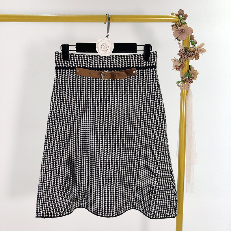 Fusta dama din tricot in carouri cu centura