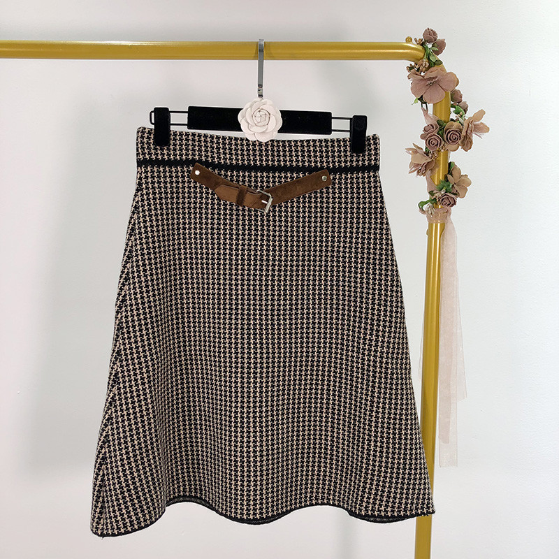 Fusta dama din tricot in carouri cu centura