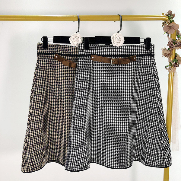 Fusta dama din tricot in carouri cu centura