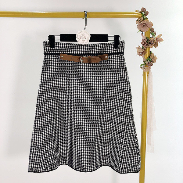 Fusta dama din tricot in carouri cu centura