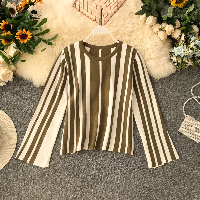 Bluză de damă modernă în trei culori cu decolteu oval