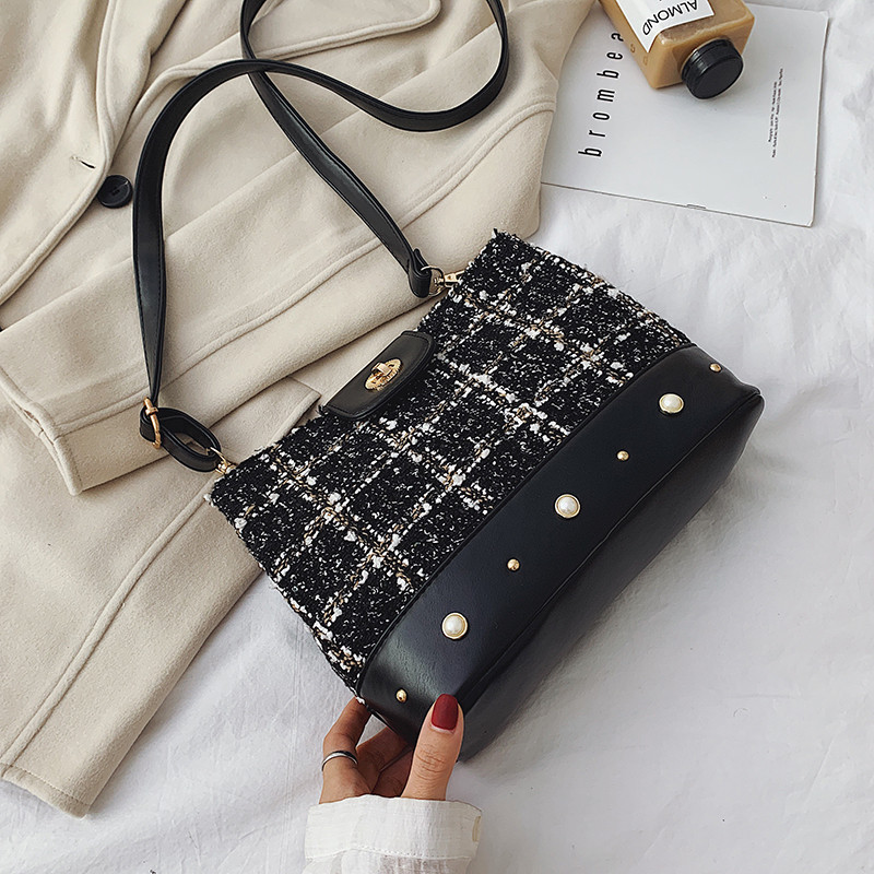 Női táska fém csattal és gyöngyökkel több színben