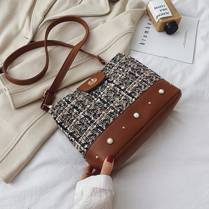 Női táska fém csattal és gyöngyökkel több színben