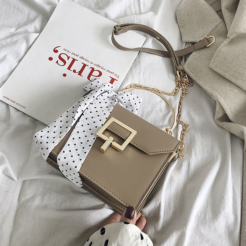 Geantă de mână elegantă cu panglică și mâner scurt metalic