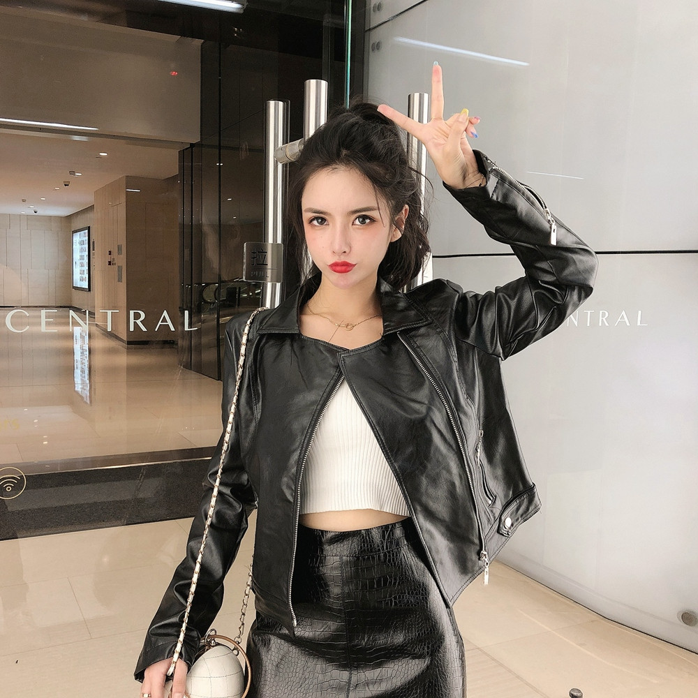 Geaca casual dama din piele ecologica cu fermoare pe maneci de culoare neagra