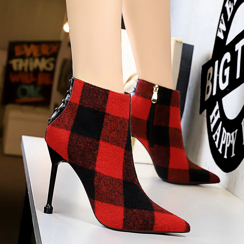 Модерни дамски обувки на ток в червен и черен цвят