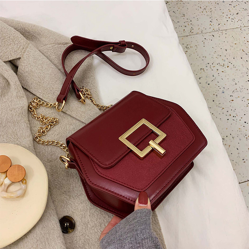 Női táska hosszú fém fogantyúval