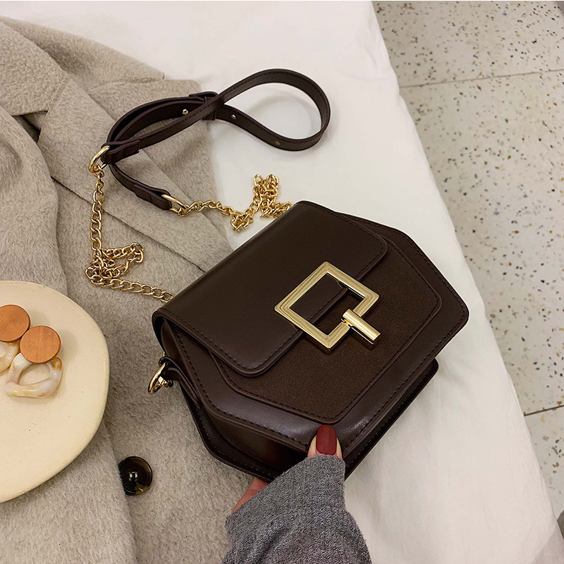 Női táska hosszú fém fogantyúval