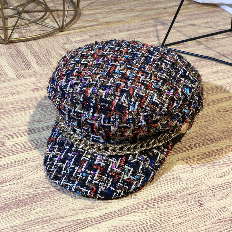 Aktuális női sapka lánccal két színben