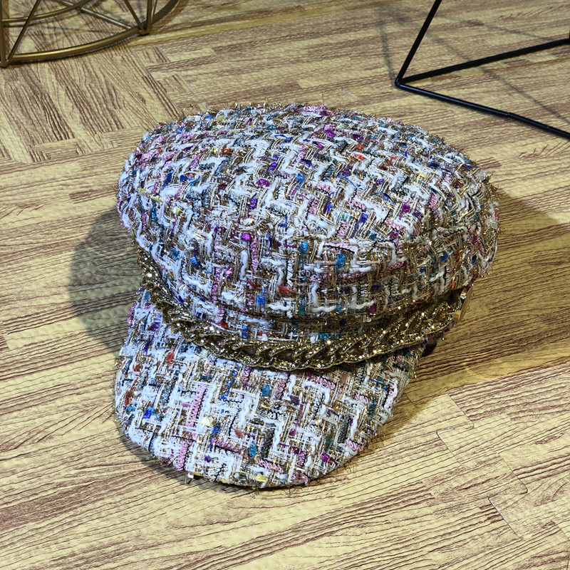 Aktuális női sapka lánccal két színben