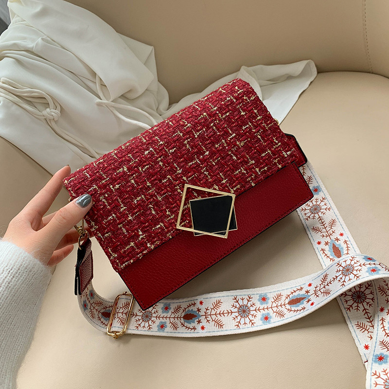 Modern női táska hosszú füllel, három színben