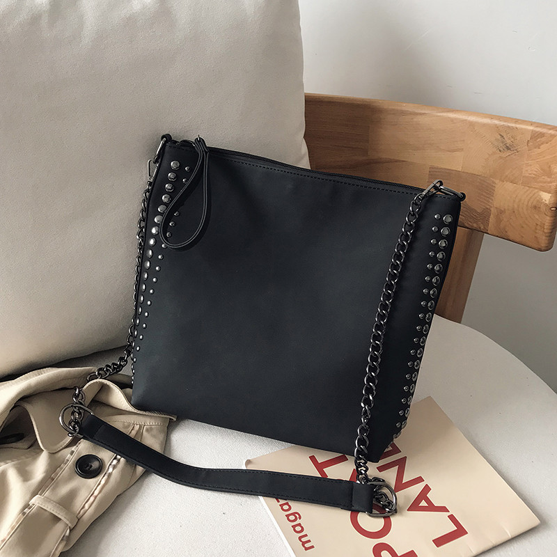 Modern női táska fém elemekkel, négy színben