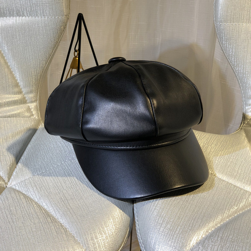 Női sapka műbőr ellenzővel több színben