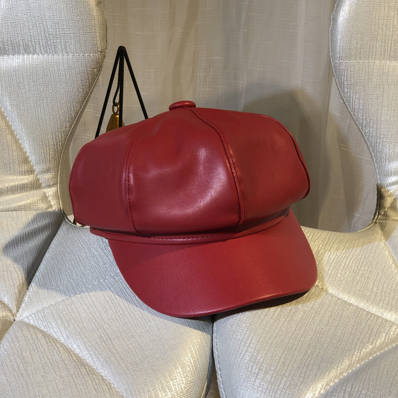 Női sapka műbőr ellenzővel több színben