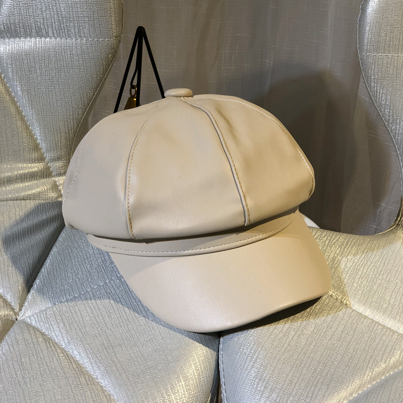 Női sapka műbőr ellenzővel több színben