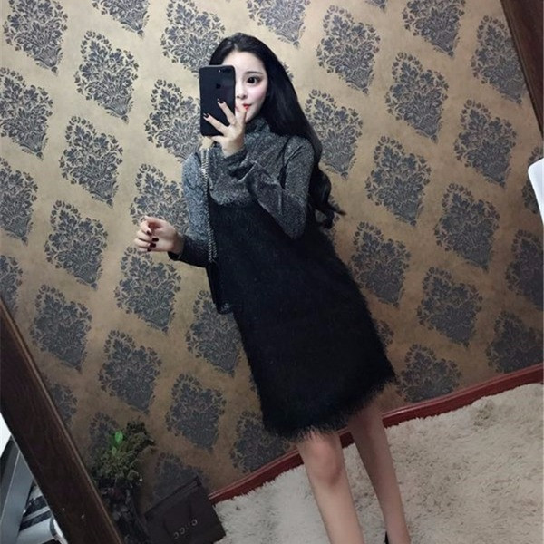 Elegáns női ruha vékony pántokkal és rojtokkal