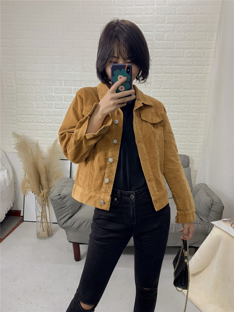 Tavaszi-őszi kabát barna színben, hosszú ujjal és gombbal