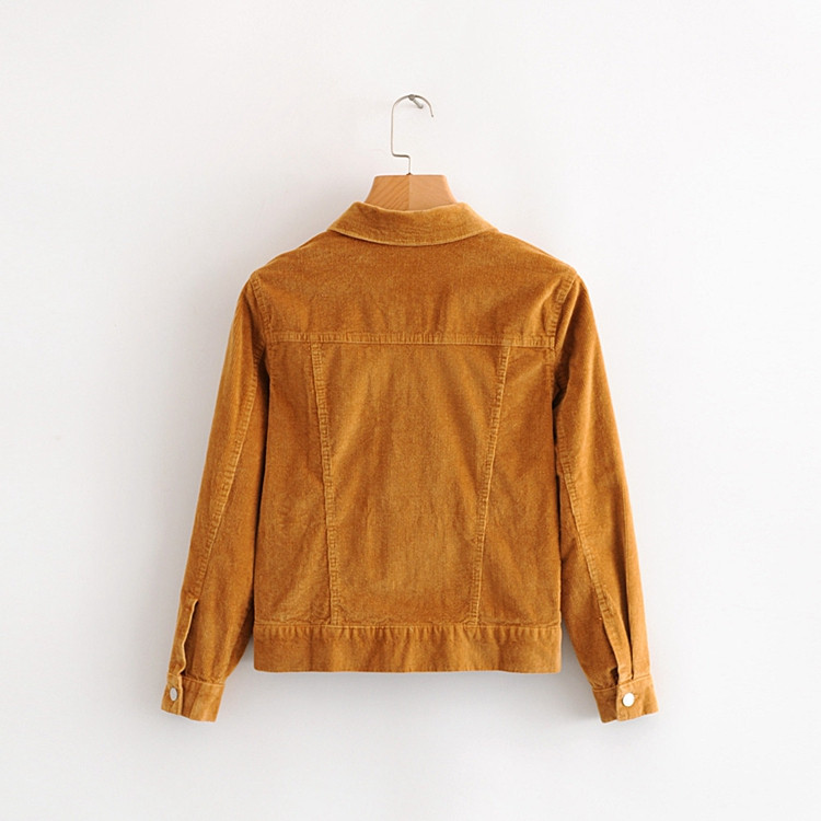 Tavaszi-őszi kabát barna színben, hosszú ujjal és gombbal