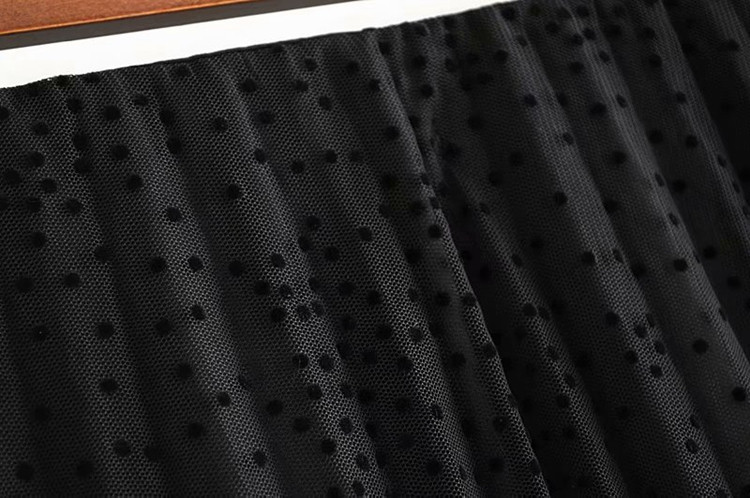 Fusta lunga plisata in negru cu tul