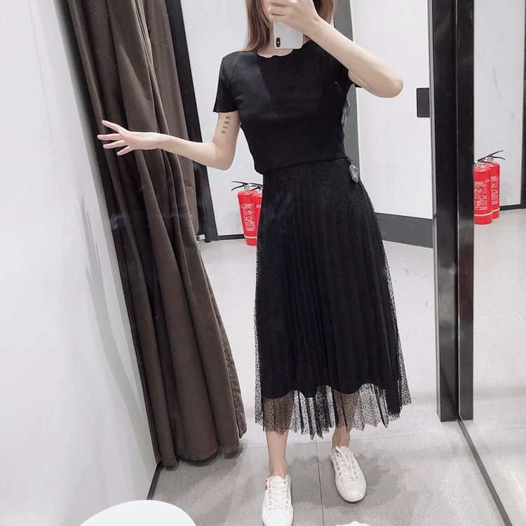 Fusta lunga plisata in negru cu tul