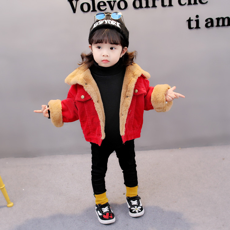 Modern gyerekkabát lányoknak három színben, zsebekkel és gombokkal