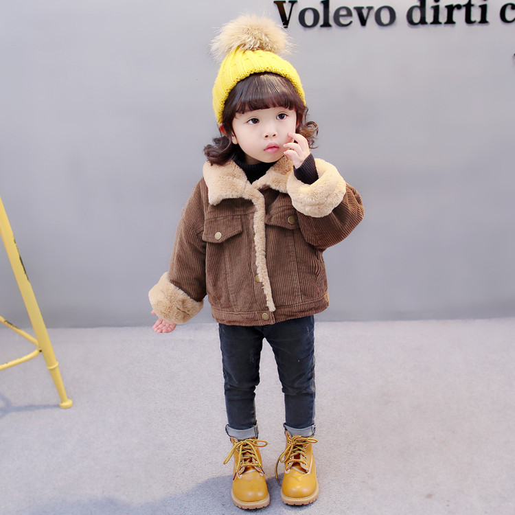 Modern gyerekkabát lányoknak három színben, zsebekkel és gombokkal