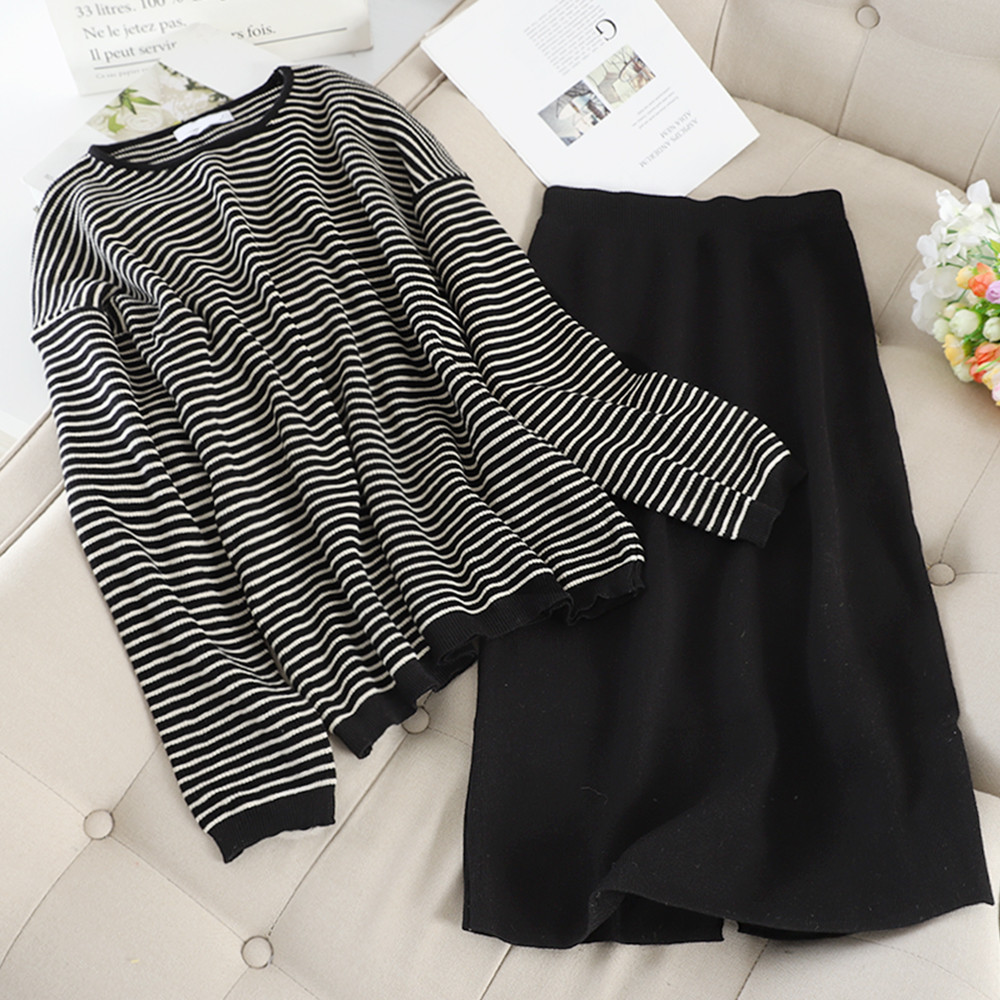 Női alkalmi szett, mely egy csíkos blúzt és egy szoknyát tartalmaz két színben