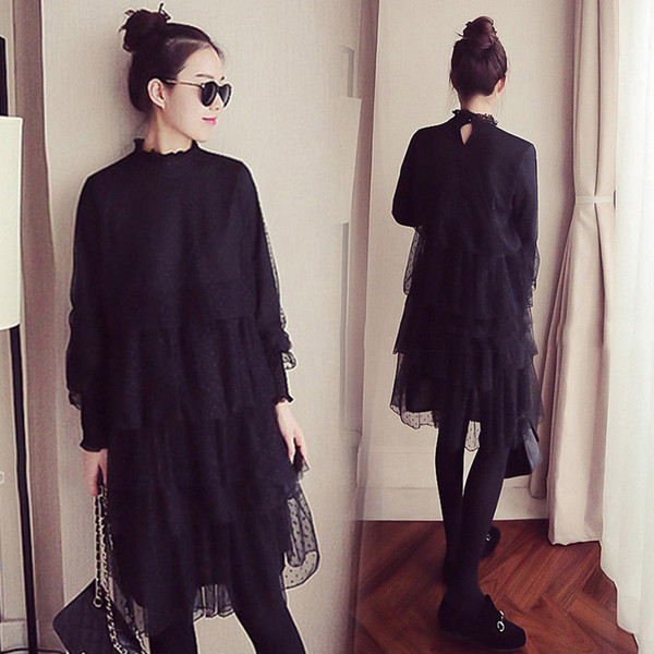 Modern női téli ruha, fekete színű tüllvel