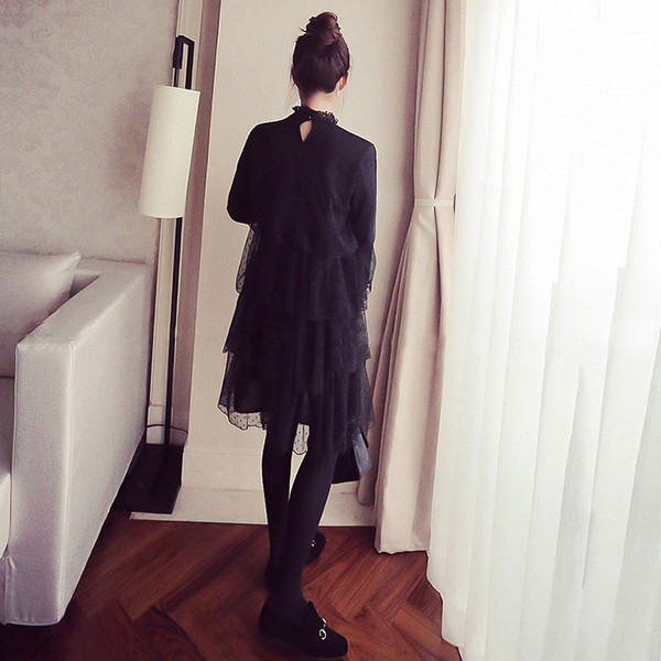 Modern női téli ruha, fekete színű tüllvel