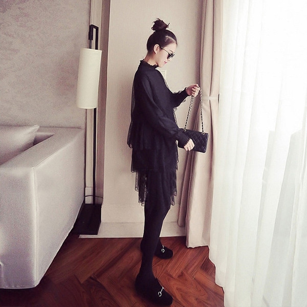 Modern női téli ruha, fekete színű tüllvel