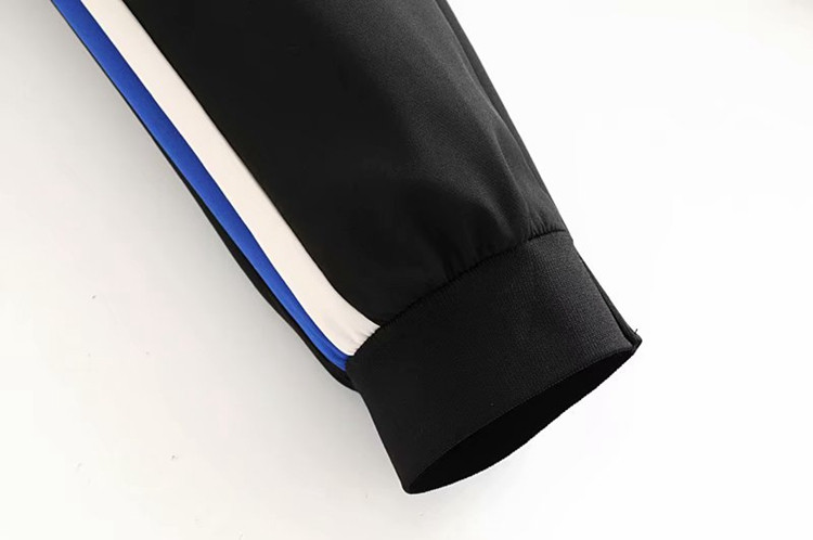 Női sportnadrág gumírozott derékkal és oldalsó szegéllyel