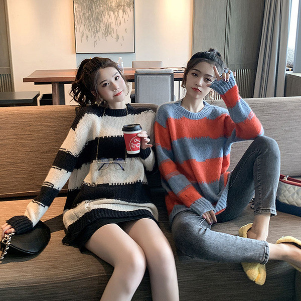 Γυναικείο ριγέ φθηνοπωρινό πουλόβερ  φαρδύ μοντέλο σε δύο χρώματα