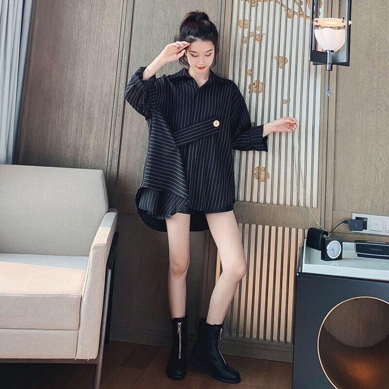 Modern női ing aszimmetrikus fekete-fehér modell