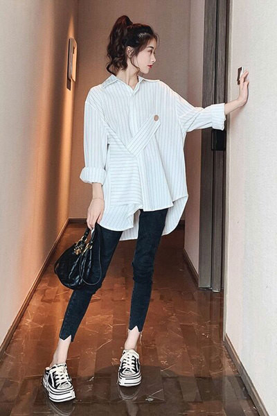 Modern női ing aszimmetrikus fekete-fehér modell