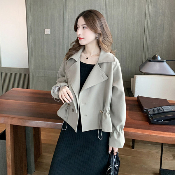 Női őszi kabát spitz nyakkivágással - rövid fekete és bézs modell